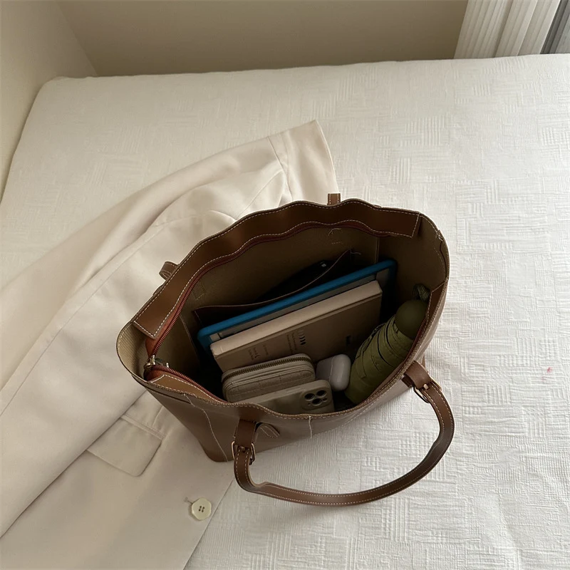 Elegant Structured Leather Tote Bag