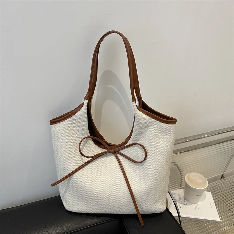 Chic Bow-Detail Shopping Tote