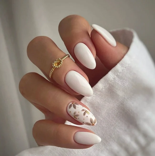 Elegant Almond Shaped Nail Art Stornfield
