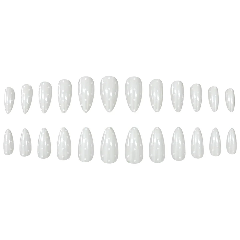 Elegant Almond-Shaped Nail Art Stornfield