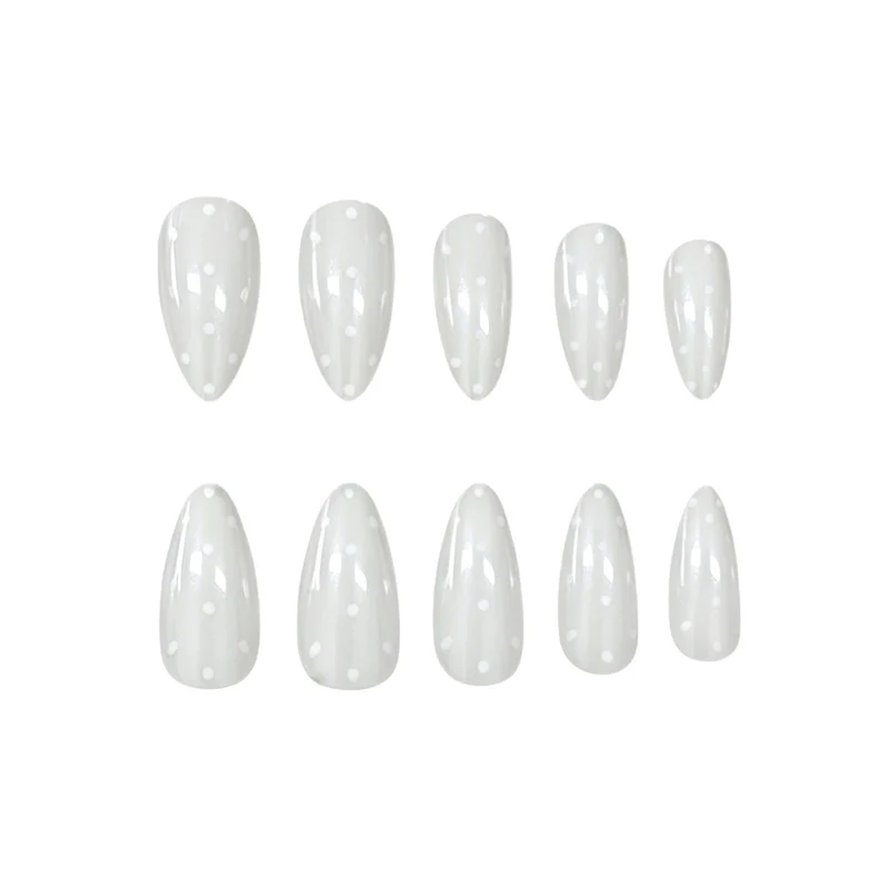 Elegant Almond-Shaped Nail Art Stornfield