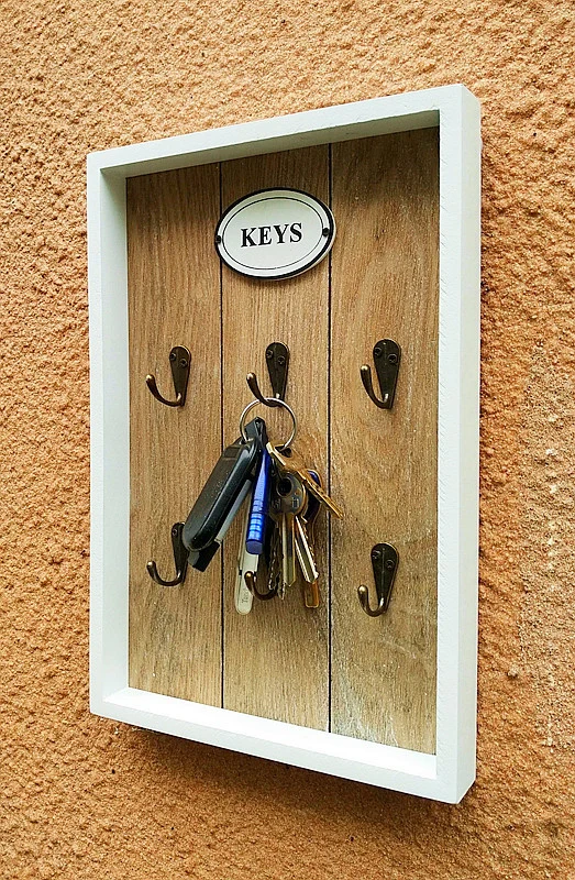 Wall-mounted Keychain Organizer