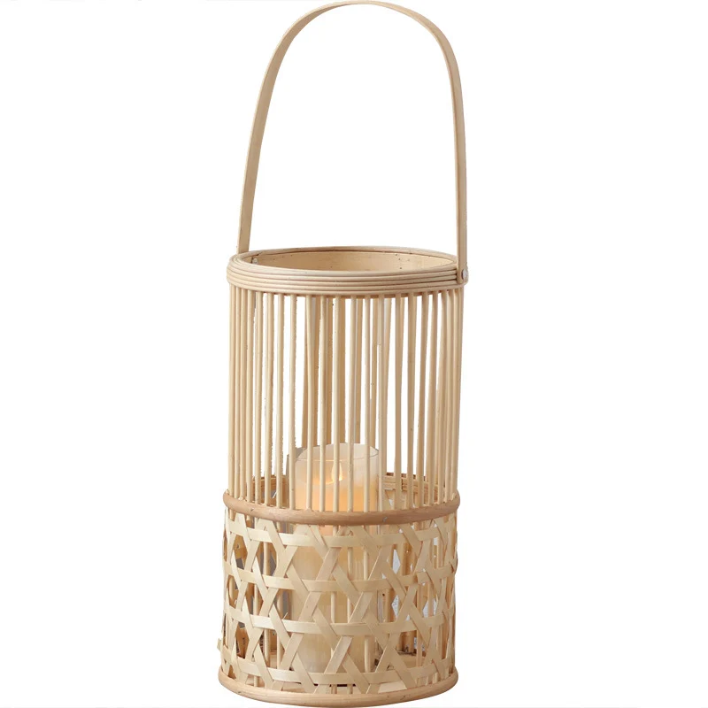 Handgefertigte Laterne aus Rattan Karnz
