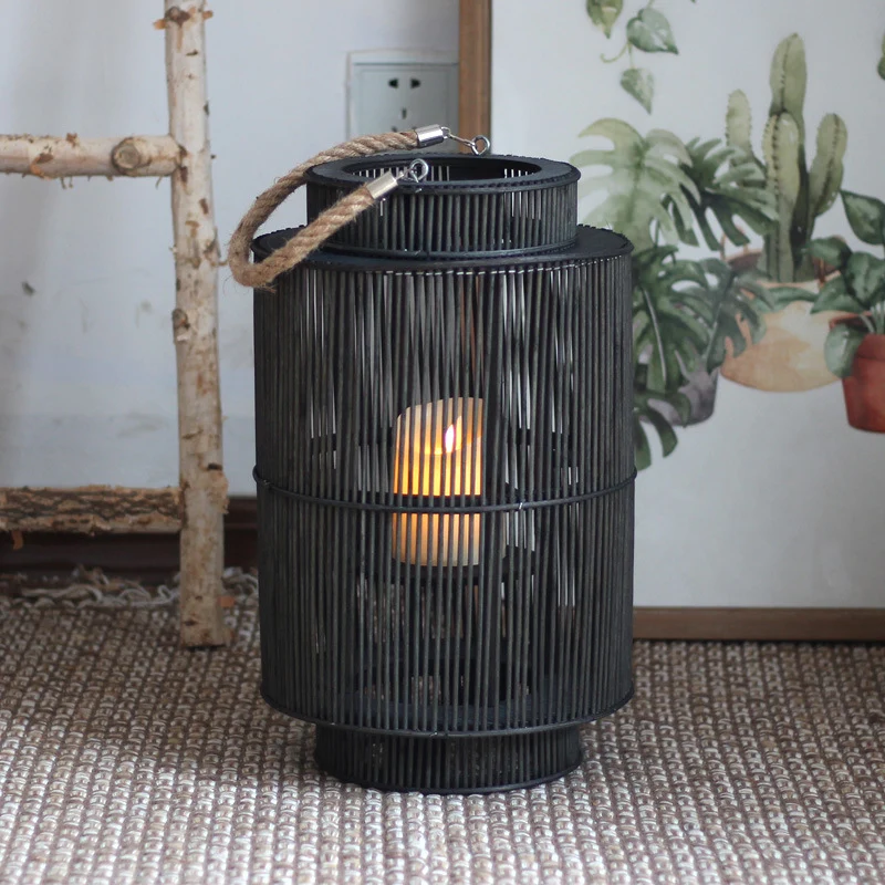 Dekorative Laterne aus geflochtenem Material Karnz