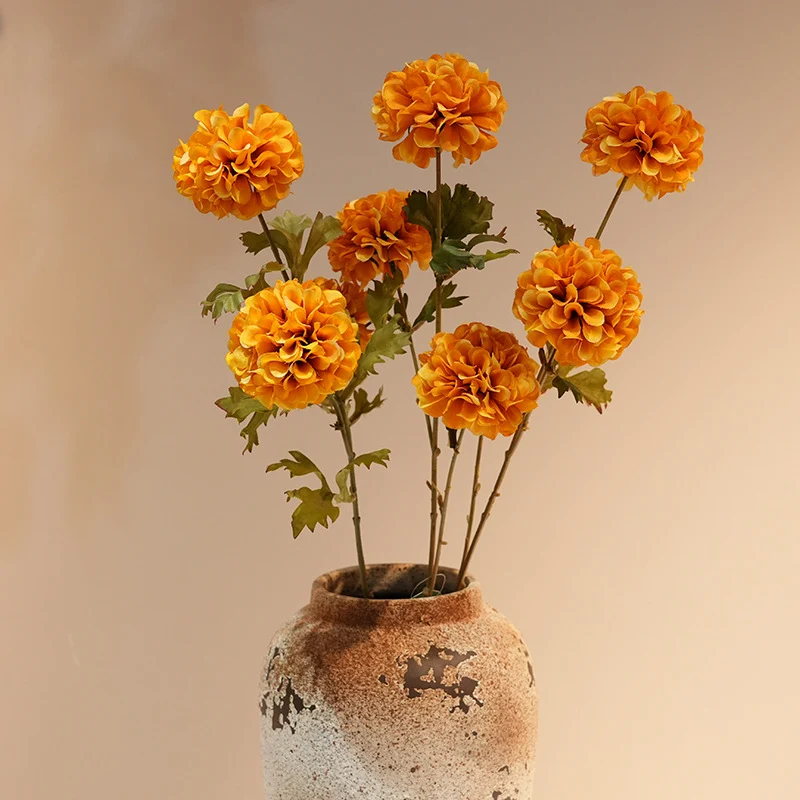 Kunstvolle Blumengestecke Karnz