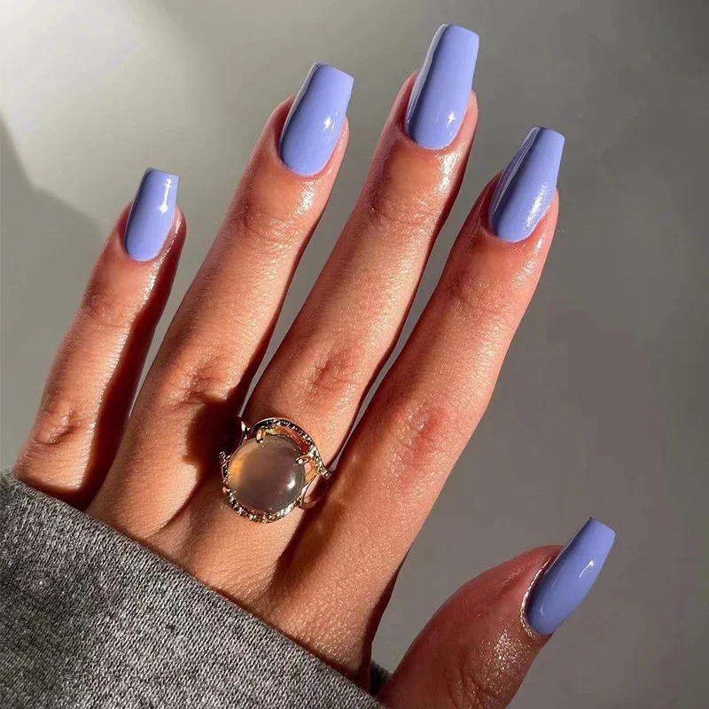 Stylish artificial nails in elegant gloss finish Stornfield