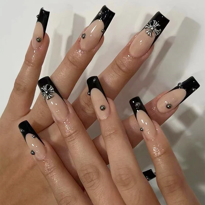 Stylish artificial nails with extravagant design Stornfield
