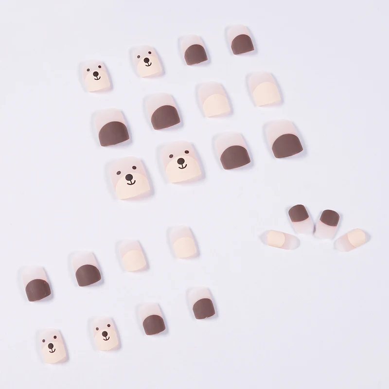 Cute nail art with bear motifs Stornfield