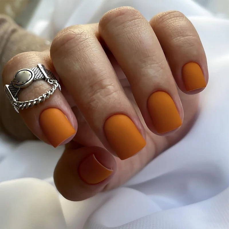 Matt lacquered nail art Stornfield