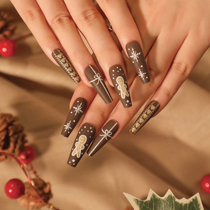 Artful Christmas nail art with original gingerbread motif Stornfield