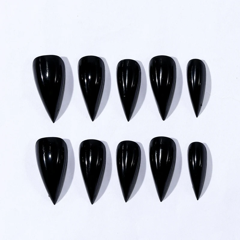 Sleek Stiletto Nagelvergrößerungen Karnz