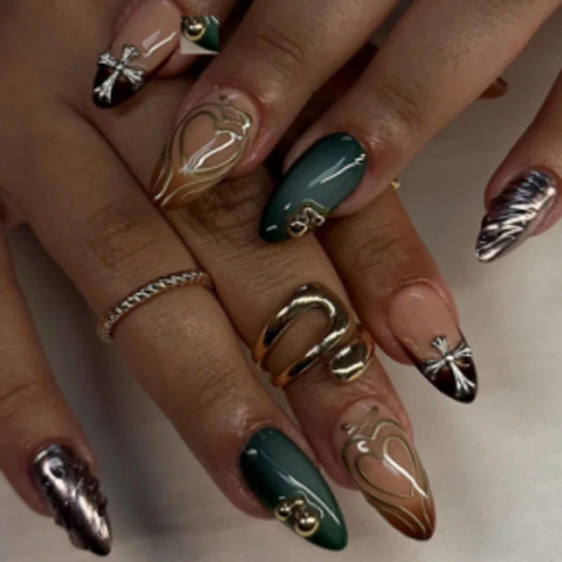 Artful and elegant nail decoration Stornfield
