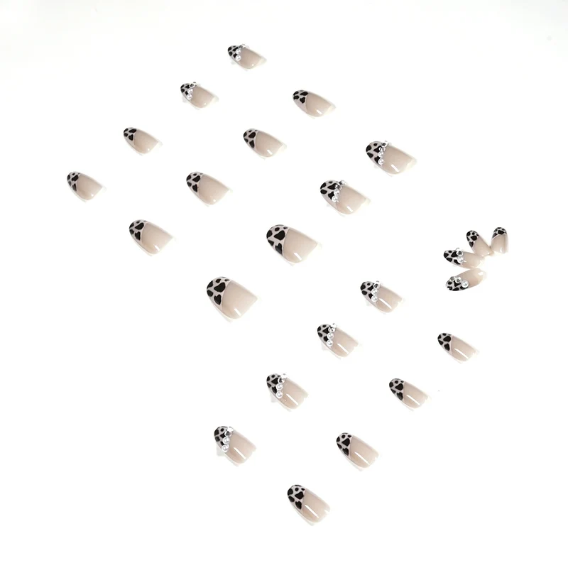 Artistic and elegant artificial nails Stornfield