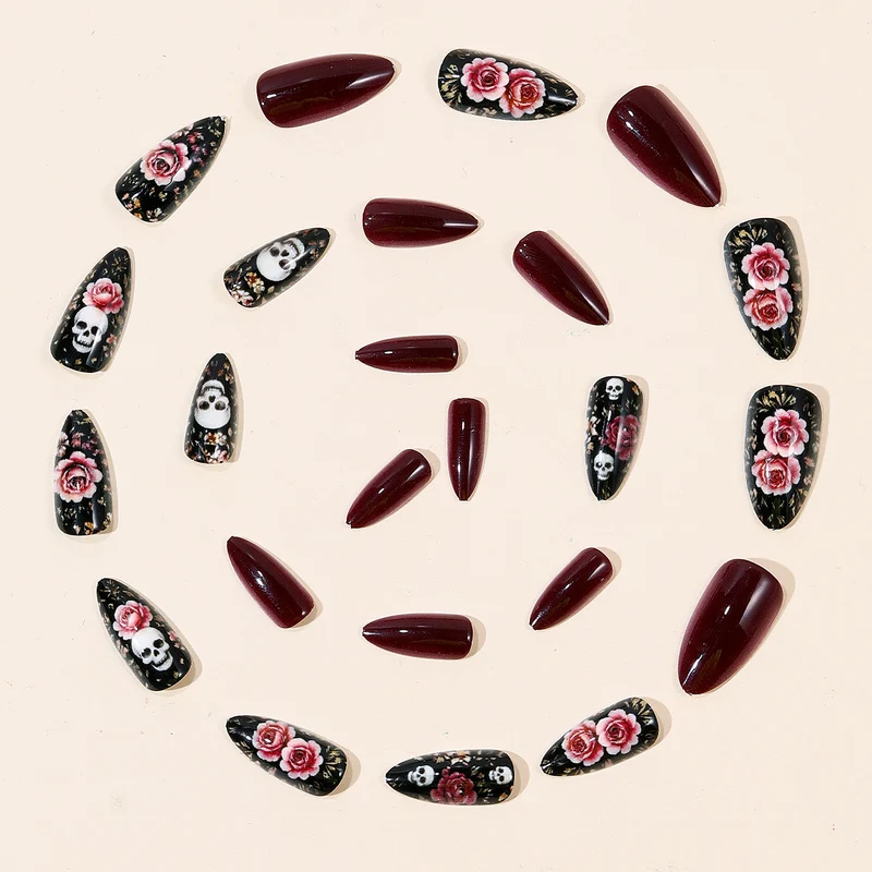 Gothic Floral und Skull Akzent Nagelkunst Verlängerungen Karnz