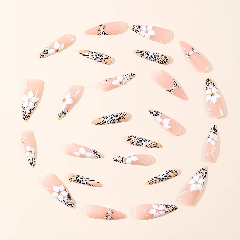 Blumen- und Tierdruck Stiletto Nagelkunst Erweiterungen Karnz