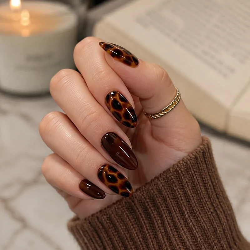 Artful stiletto nails with elegant leopard pattern Stornfield