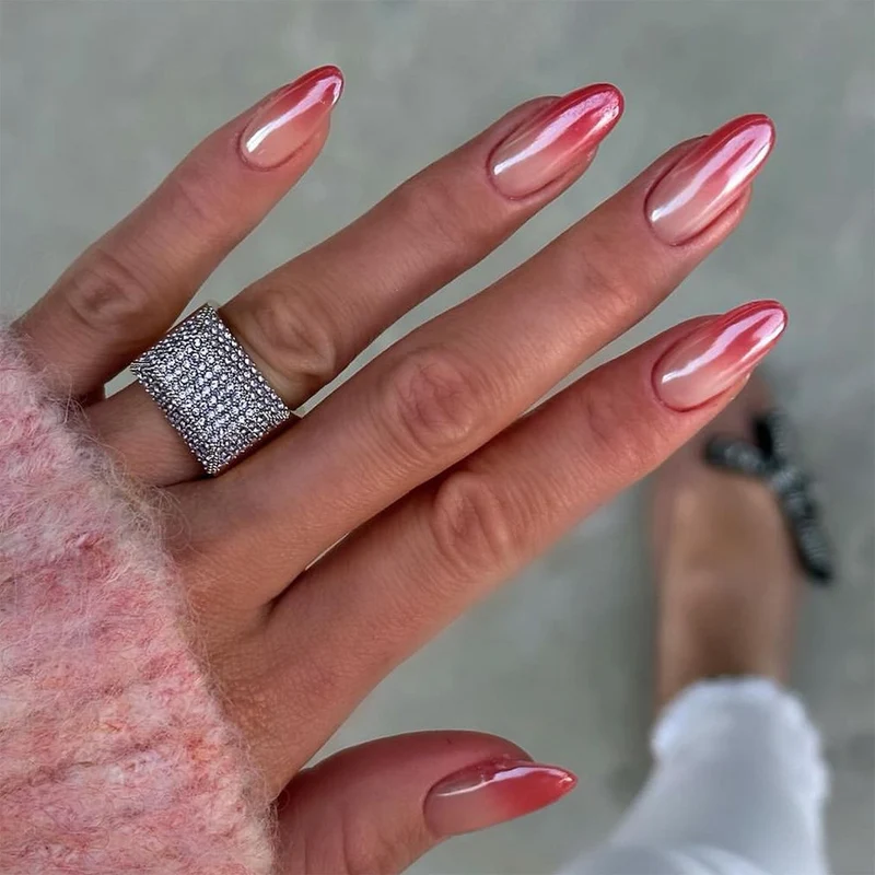 Artful nail art with trendy gradient Stornfield