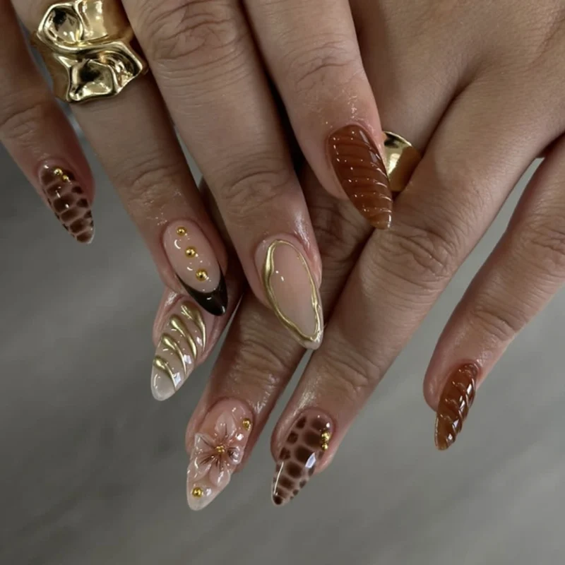 Artful nail art with floral accents Stornfield
