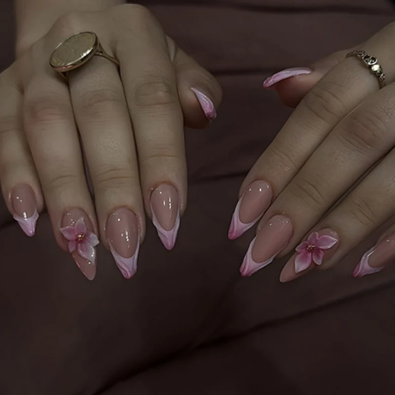 Artful nail art with floral accents Stornfield
