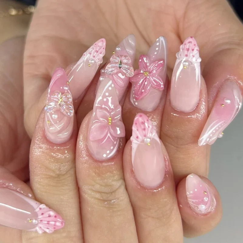 Artful nail art with floral accents Stornfield
