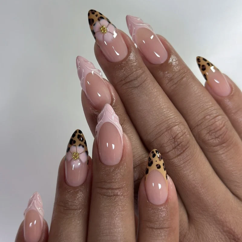 Artful nail art with floral accents Stornfield