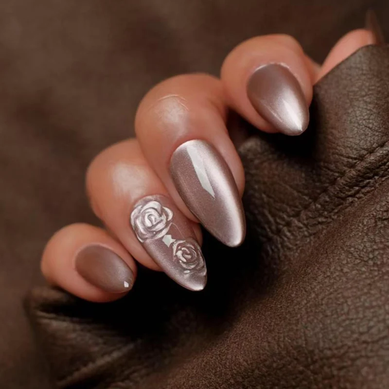 Artful nail art with floral accents Stornfield