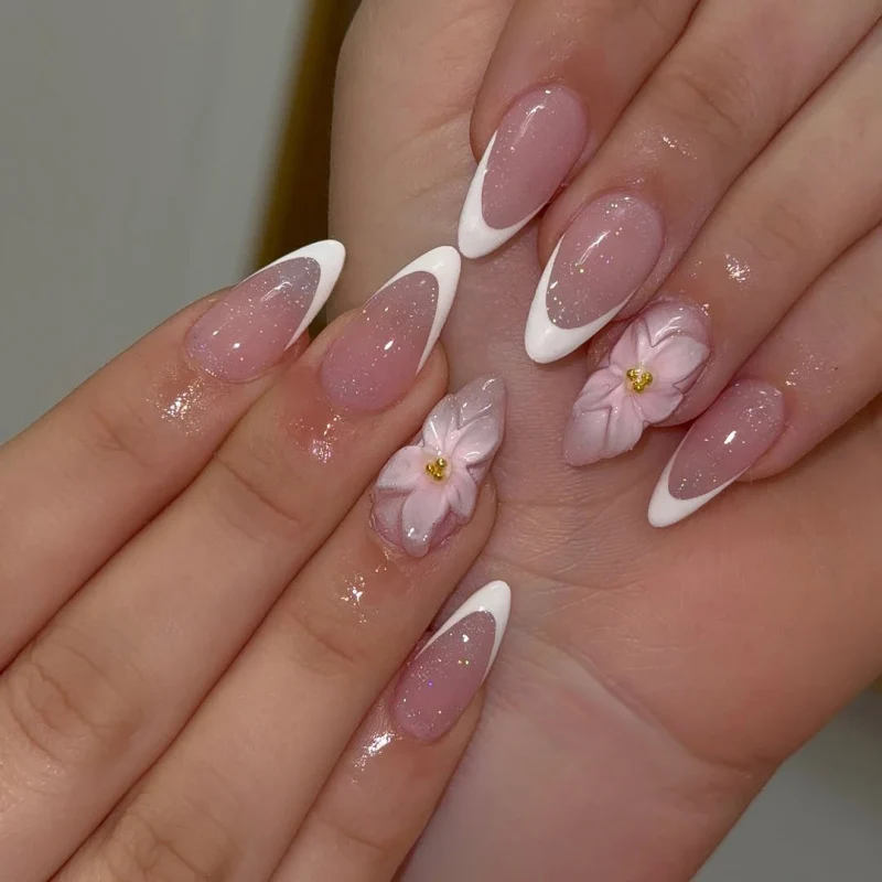 Artful nail art with floral accents Stornfield