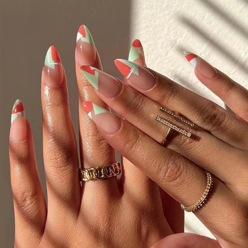 Artful nail art in trendy design Stornfield