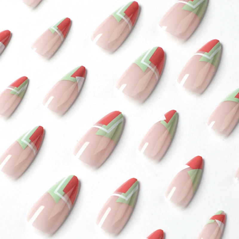 Artful nail art in trendy design Stornfield