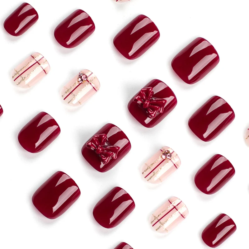 Artful nail decoration with elegant details Stornfield