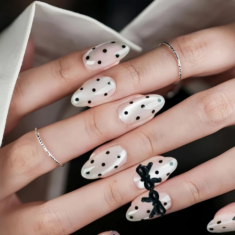 Polka Dot Press-On Nail Art Stornfield