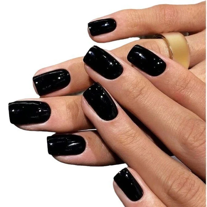 Long-Lasting Glossy Press-On Nails Stornfield
