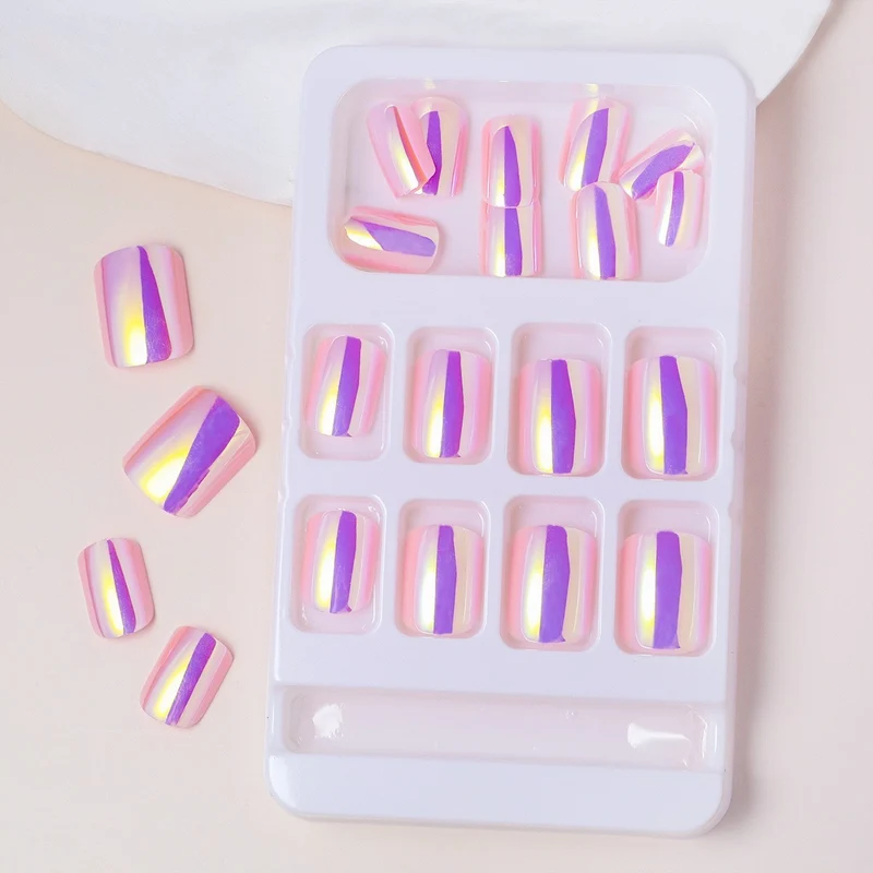 Iridescent Press-On Nail Kit Stornfield