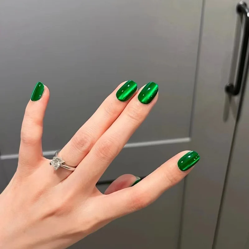 Glossy Emerald Press-On Nail Art Stornfield