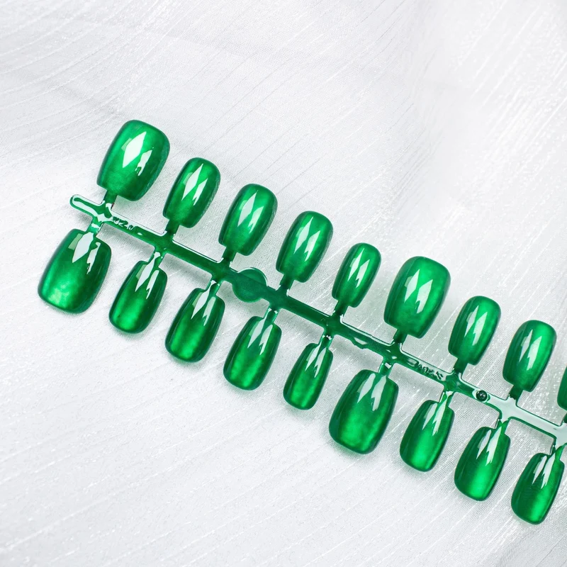 Glossy Emerald Press-On Nail Art Stornfield