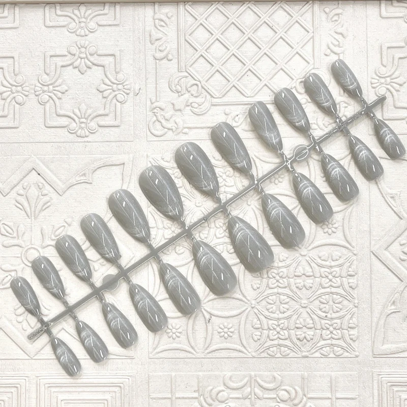 Glossy Elegant Almond-Shaped Press-On Nails Stornfield