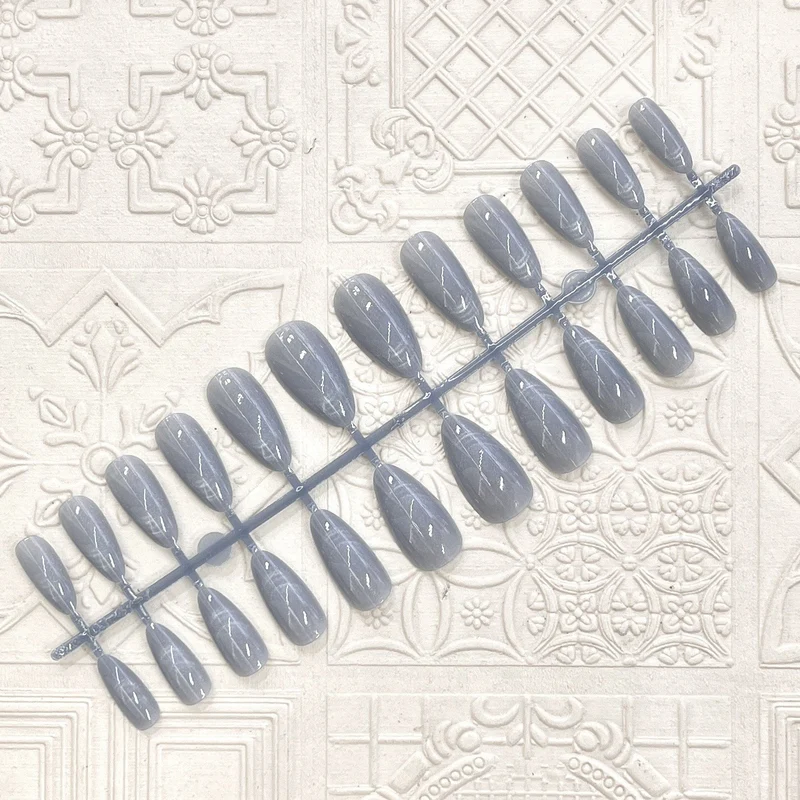 Glossy Elegant Almond-Shaped Press-On Nails Stornfield