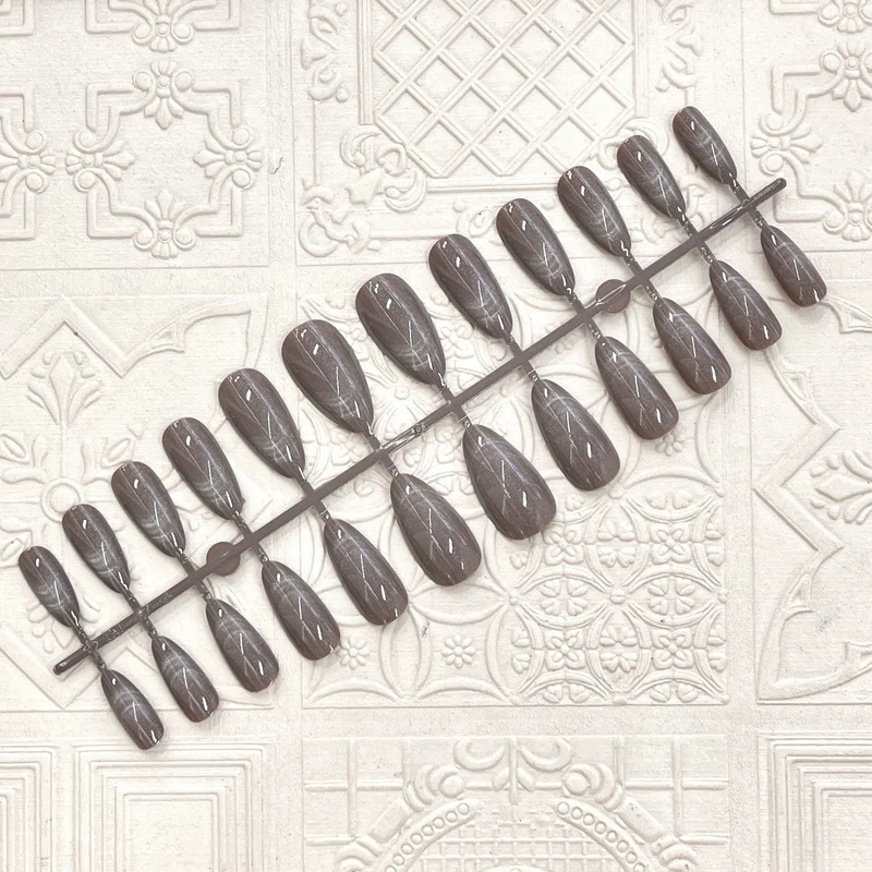Glossy Elegant Almond-Shaped Press-On Nails Stornfield