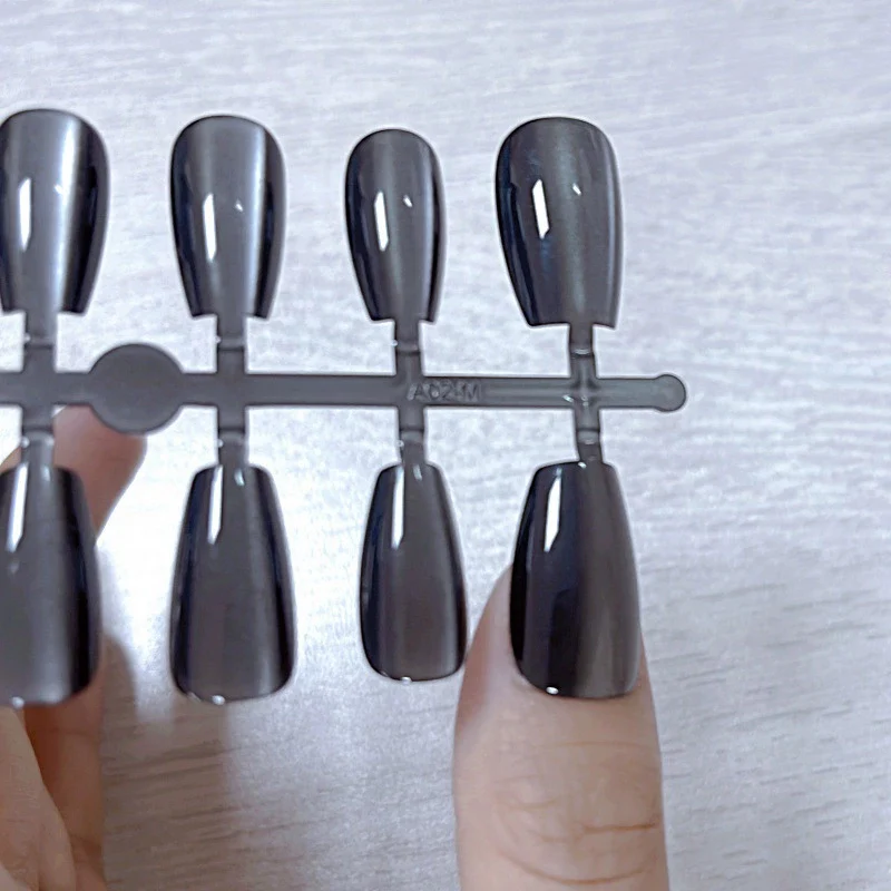 Glamorous Glossy Press-On Nail Extensions Stornfield