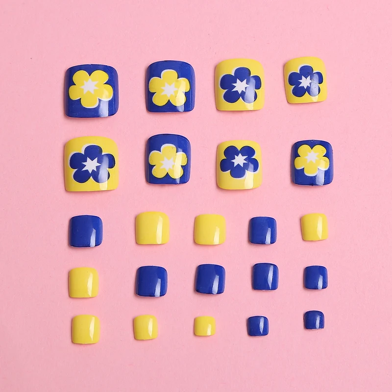 Floral Decorated Press-On Nail Set Stornfield
