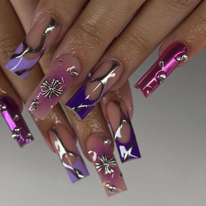 Artistic nail extensions with glitter and flower motifs Stornfield