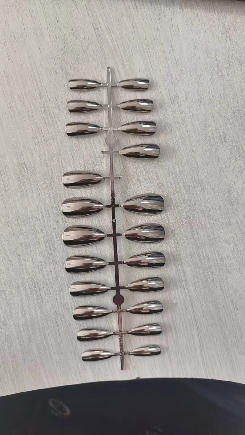 Elegant Mirror Finish Press-On Nail Set Stornfield