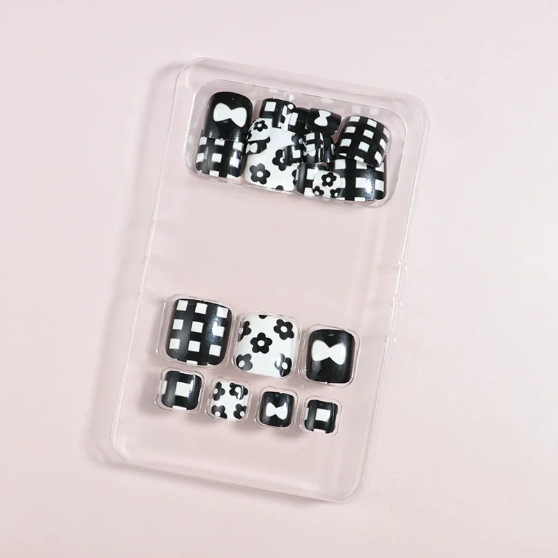 Creative Themed Press-On Nail Set Stornfield