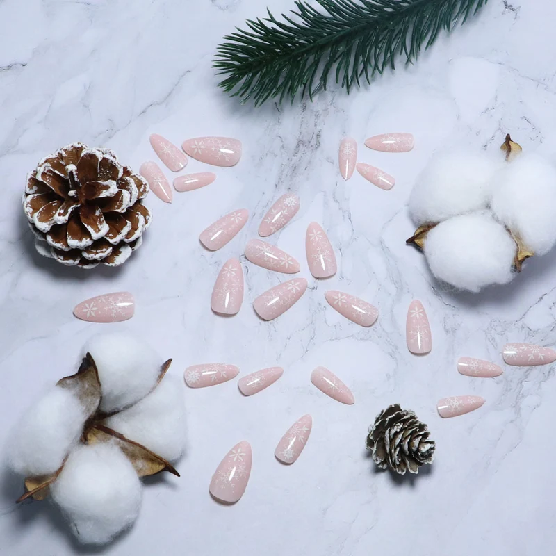 Artistic Holiday-Themed Press-On Nails Stornfield