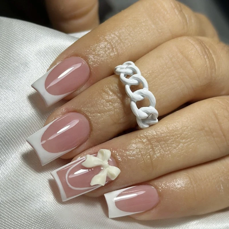Elegante French Tip Nagelverlängerungen Karnz