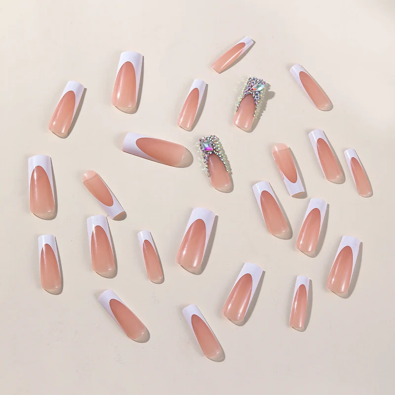 Elegantes French Tip Acryl Nagel Set Karnz