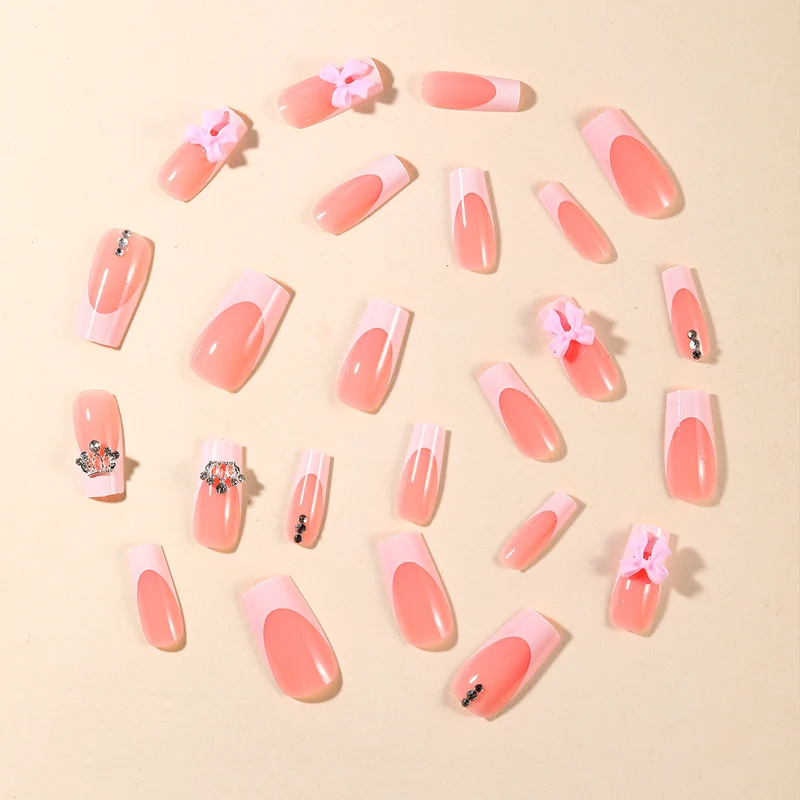 Elegante mit Krone verzierte Nagelkunstverlängerungen Karnz