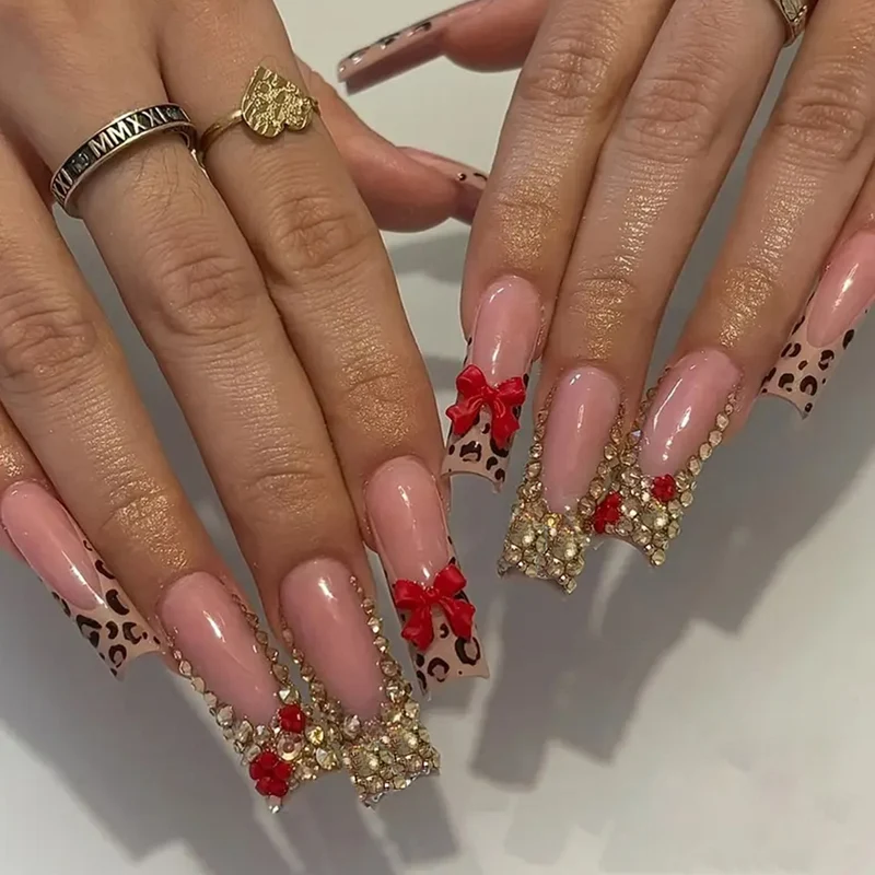 Dekorative Strass- und Schleifen-Nagelkunstverlängerungen Karnz