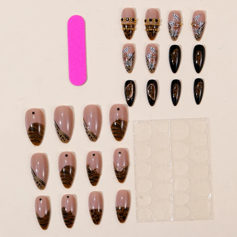 Dekorative 3D Stiletto Nagelkunst Extensions Karnz