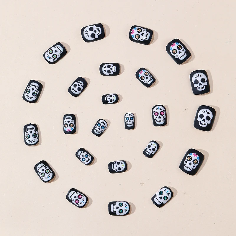 Künstlerisches Skull Design Nagelkunst Karnz